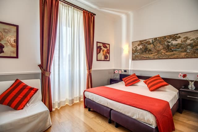 Everest Inn Rome-标准四人房-4