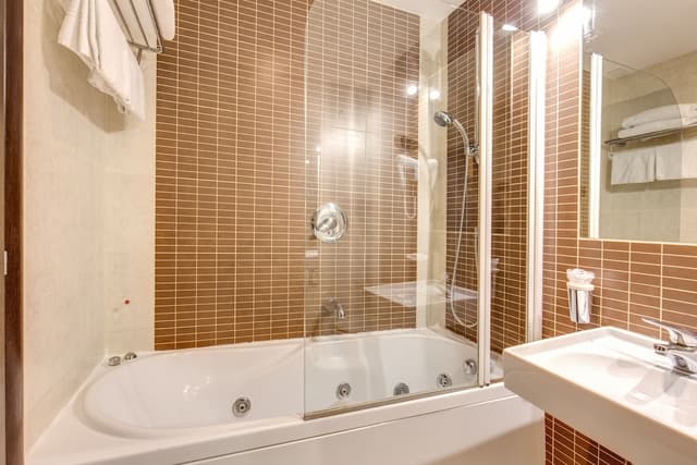 Everest Inn Rome-标准四人房-6