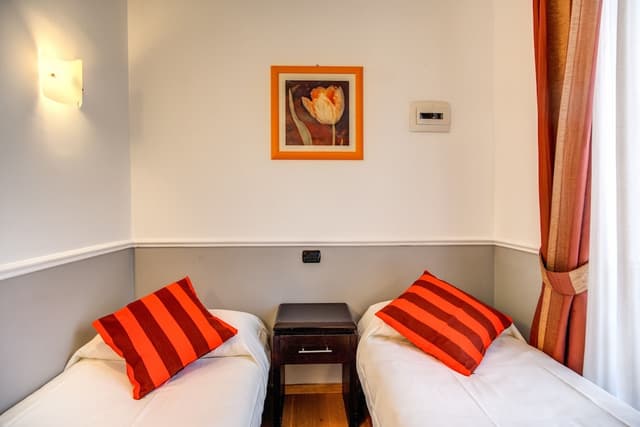 Everest Inn Rome-标准四人房-5