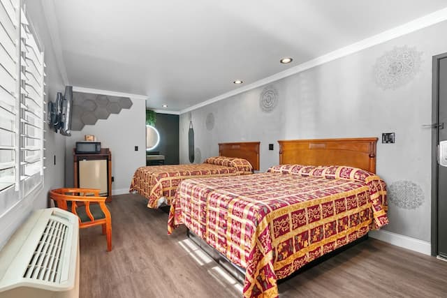 Beverly Inn-华丽双人房-1