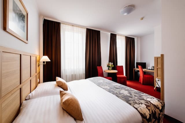 Central Hotel Prague-Superior Triple Room-2