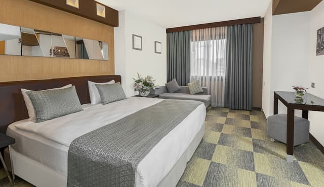 포인트 호텔 탁심-Executive Senior Suite with Lounge Access-6