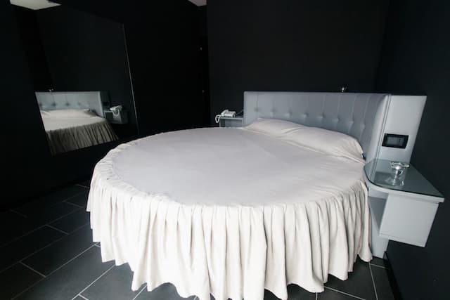 Fly Boutique Hotel-Deluxe Double Room Single Use-4