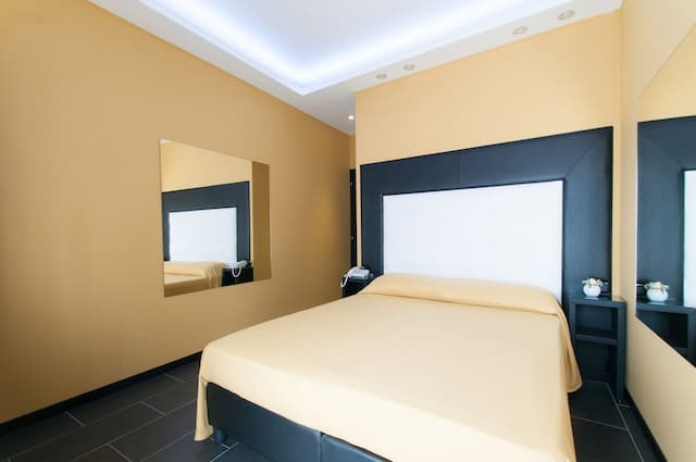 Fly Boutique Hotel-Standard Double Room Single Use-27