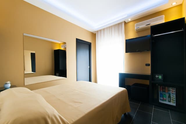 Fly Boutique Hotel-Standard Double Room Single Use-8