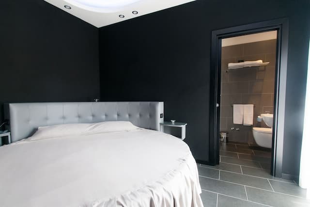 Fly Boutique Hotel-Deluxe Double Room Single Use-1