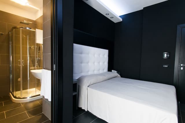 Fly Boutique Hotel-Standard Double Room Single Use-23