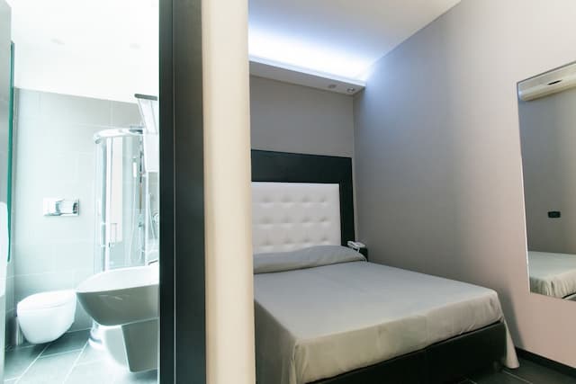 Fly Boutique Hotel-Basic Double Room-3