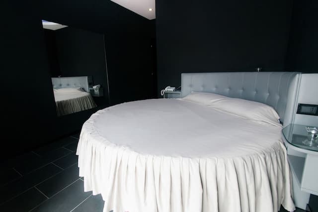 Fly Boutique Hotel-Deluxe Double Room Single Use-7
