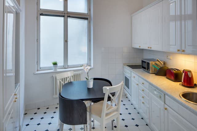 Old Town Square Apartments-三人房, 1 间卧室, 简易厨房-9