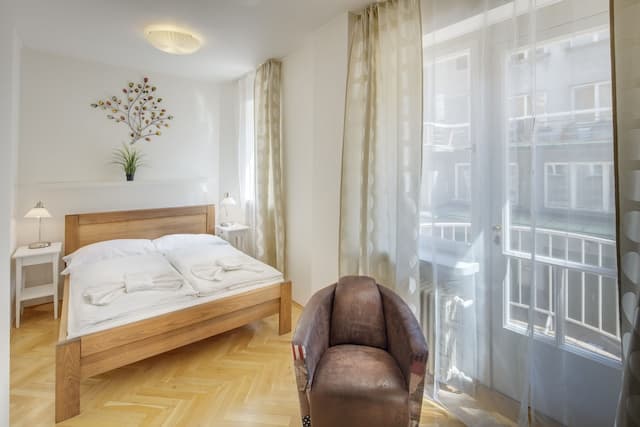 Old Town Square Apartments-三人房, 1 间卧室, 简易厨房-1