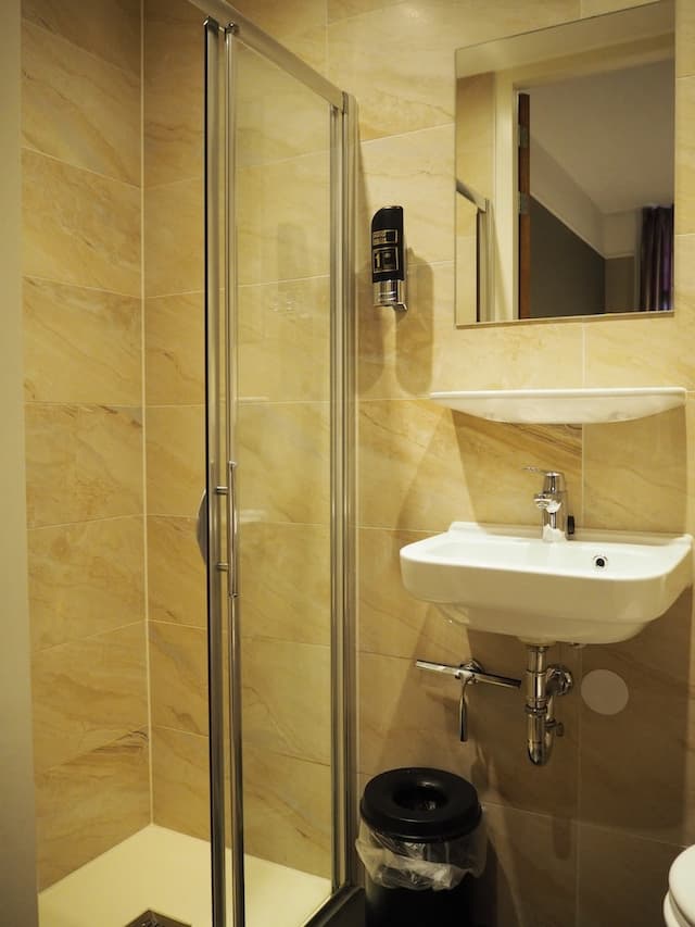 ホテル ブロッサムズ-トリプルルーム-4