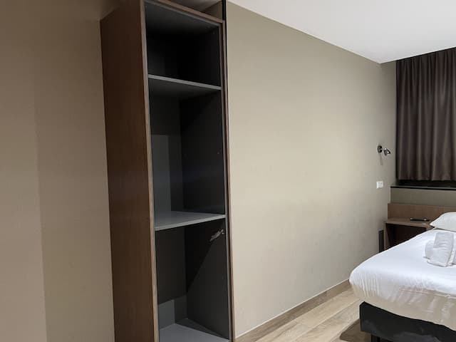 ホテル ブロッサムズ-ダブルルーム (basement)-3