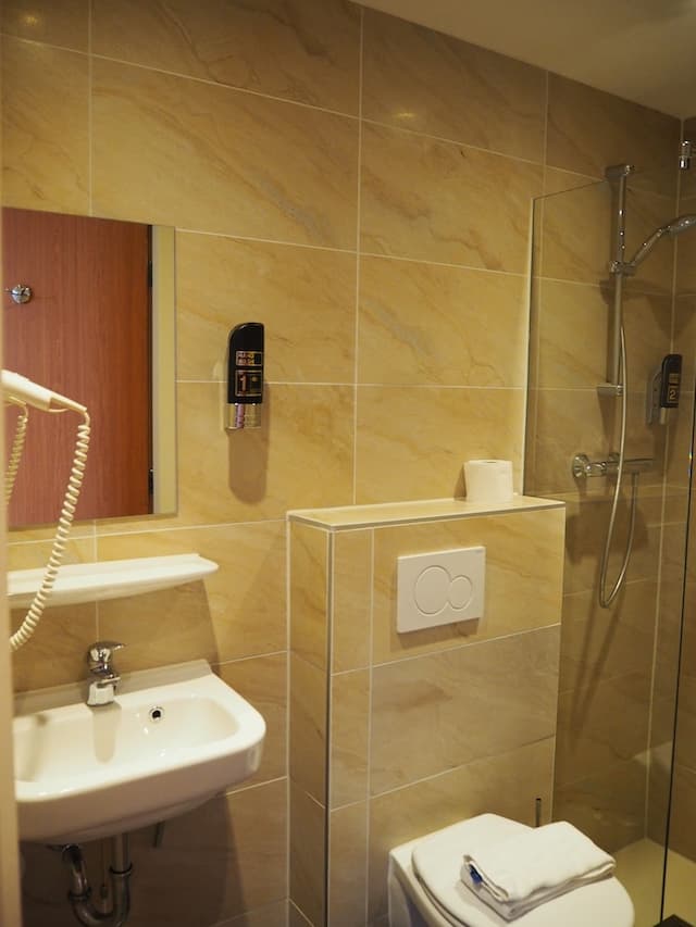 ホテル ブロッサムズ-ダブルルーム (basement)-5