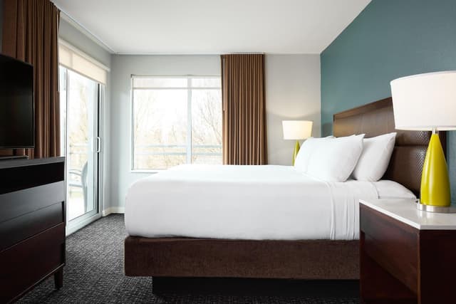 Hyatt House Seattle/Redmond-Studio Suite, 1 King Bed, Balcony-3