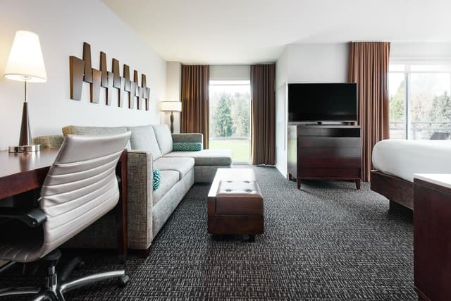 Hyatt House Seattle/Redmond-Studio Suite, 1 King Bed, Balcony-1