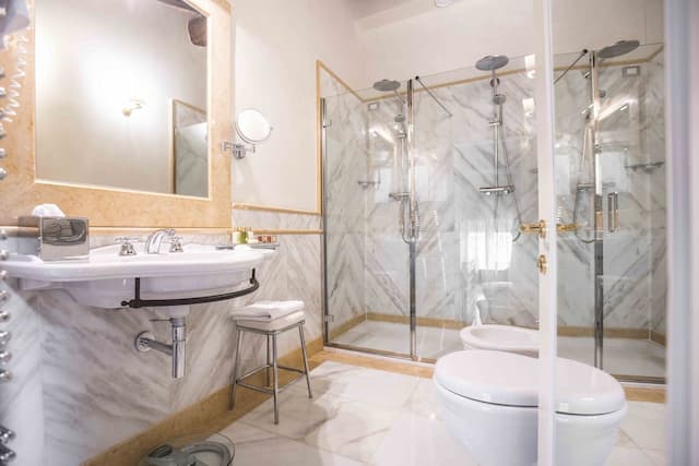 Golden Tower Hotel & Spa-Luxury Twin Room, 2 Twin Beds-5