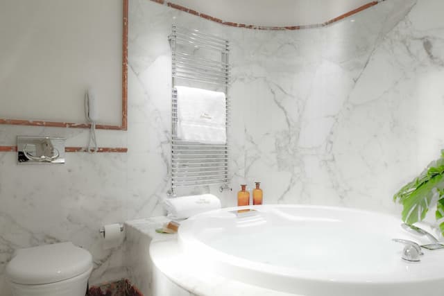 Golden Tower Hotel & Spa-Deluxe Room (Tower with Jacuzzi)-8