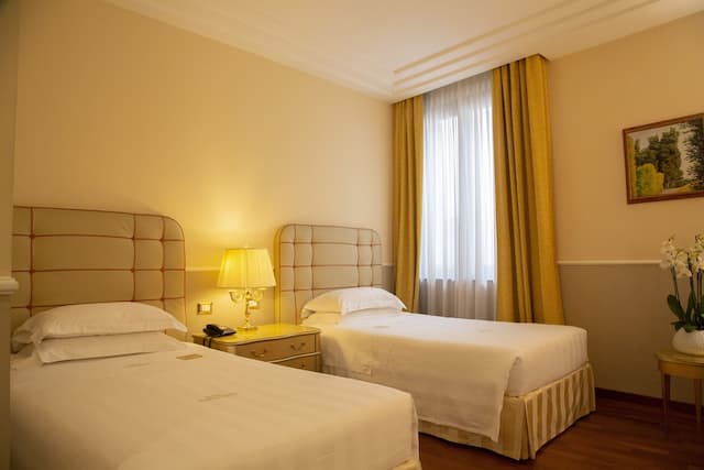 Golden Tower Hotel & Spa-Deluxe Room-7