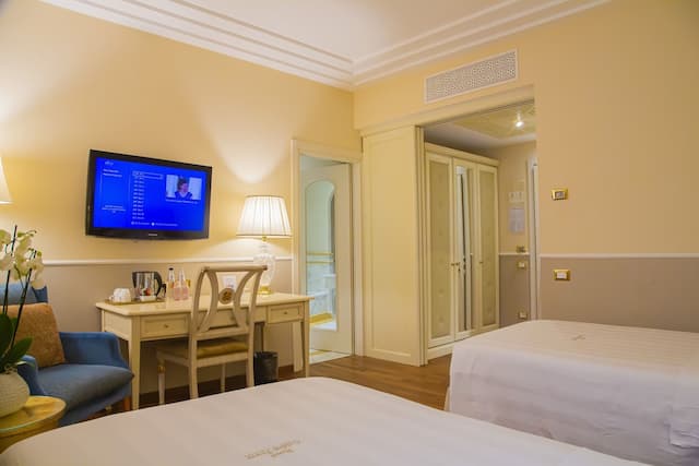 Golden Tower Hotel & Spa-Deluxe Room-8