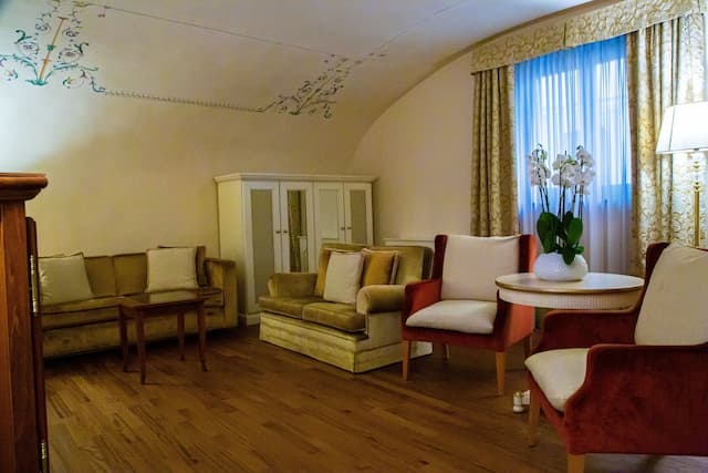Golden Tower Hotel & Spa-Luxury Suite, 1 Double Bed with Sofa bed (with Spa access)-5