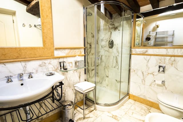 Golden Tower Hotel & Spa-Junior Room, 1 Double Bed with Sofa bed-8