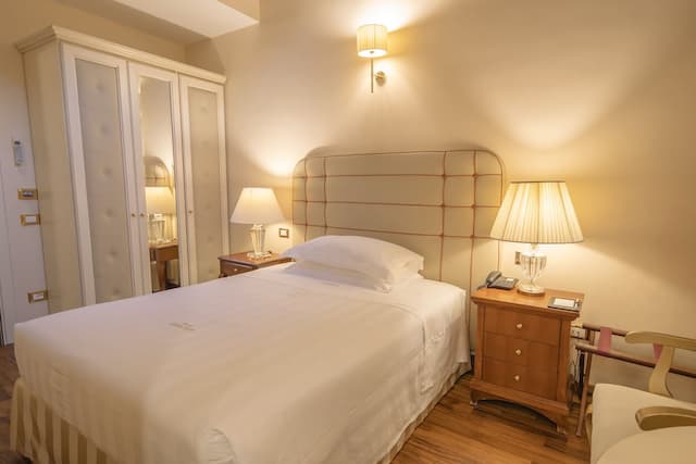 Golden Tower Hotel & Spa-Basic Single Room-3