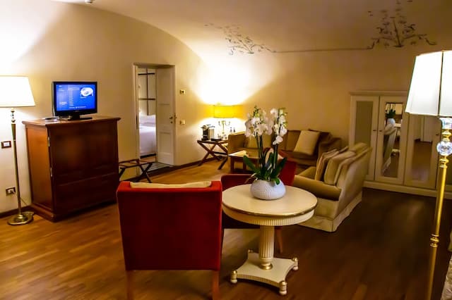 Golden Tower Hotel & Spa-Luxury Suite, 1 Double Bed with Sofa bed (with Spa access)-3