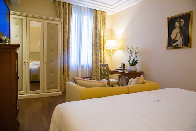 Golden Tower Hotel & Spa-Deluxe Room-9