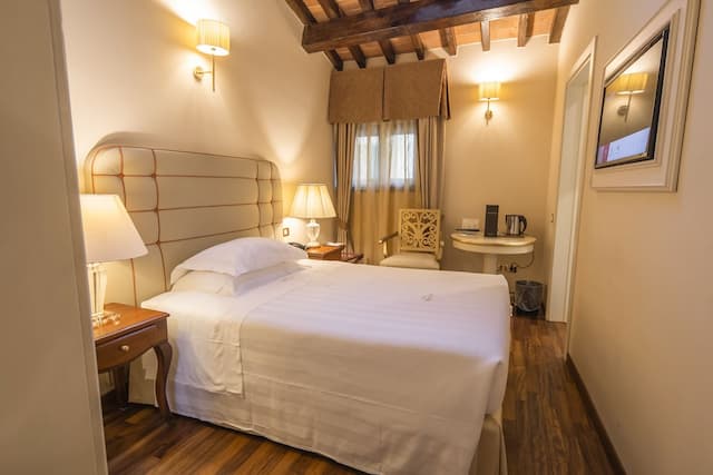 Golden Tower Hotel & Spa-Basic Single Room-1