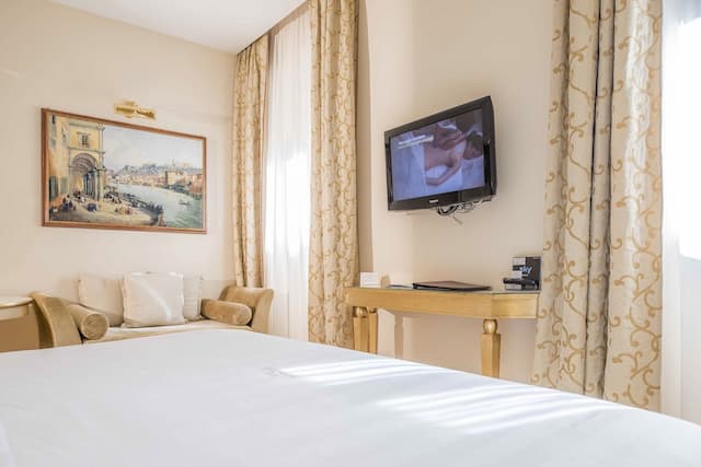 Golden Tower Hotel & Spa-Deluxe Room-2