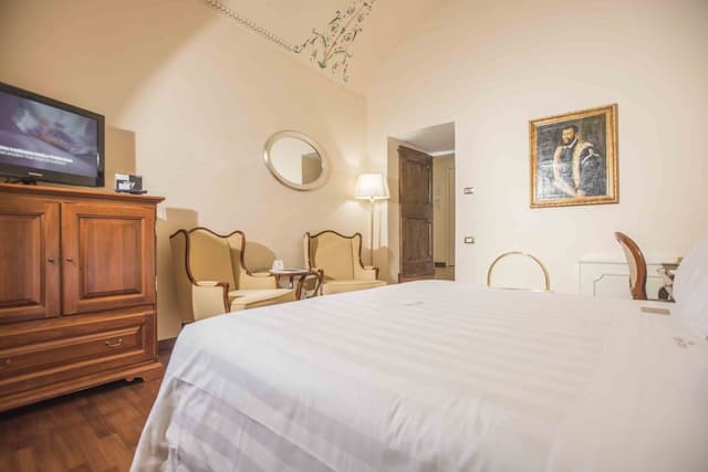 Golden Tower Hotel & Spa-Deluxe Room (Tower Volta)-3