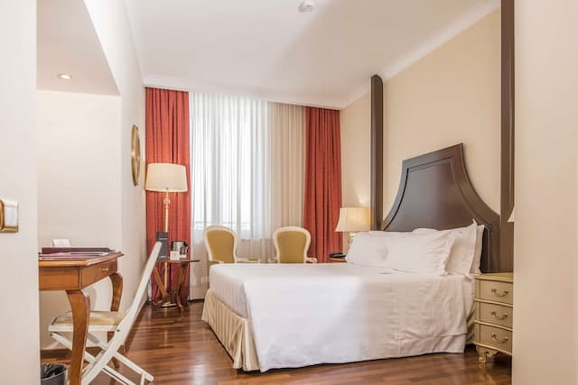 Golden Tower Hotel & Spa-Deluxe Room-1