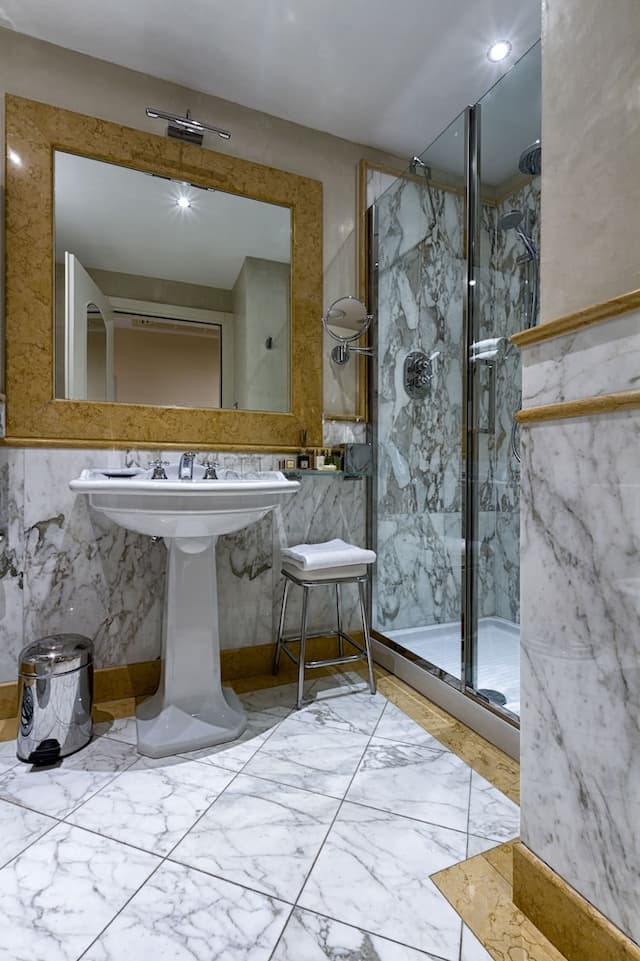 Golden Tower Hotel & Spa-Deluxe Room-10