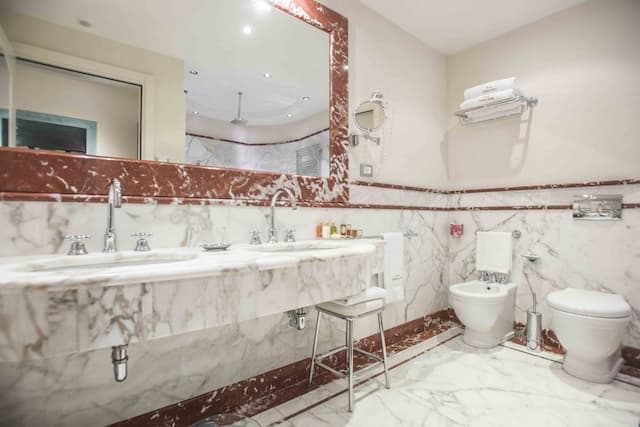 Golden Tower Hotel & Spa-Deluxe Room (Tower with Jacuzzi)-6