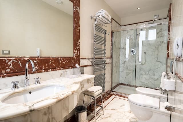 Golden Tower Hotel & Spa-Junior Room, 1 Double Bed with Sofa bed-9