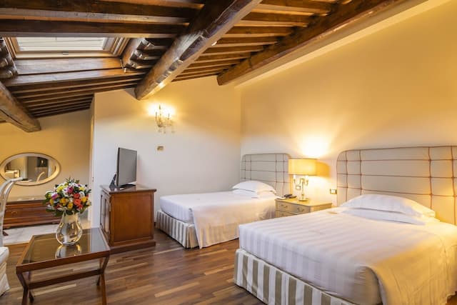 Golden Tower Hotel & Spa-Luxury Twin Room, 2 Twin Beds-1