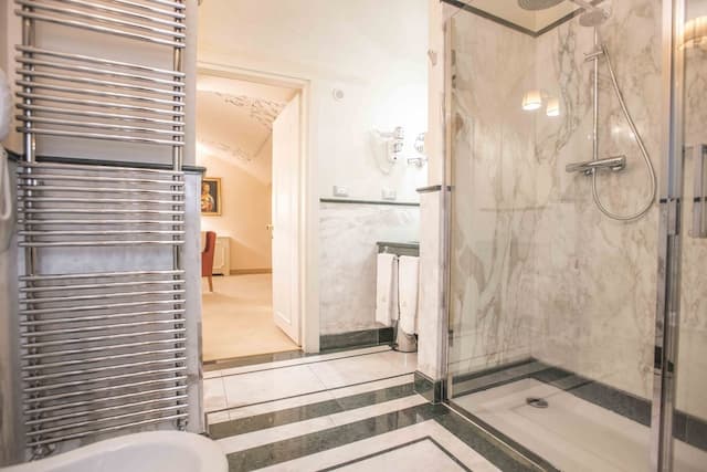 Golden Tower Hotel & Spa-Luxury Suite, 1 Double Bed with Sofa bed (with Spa access)-7