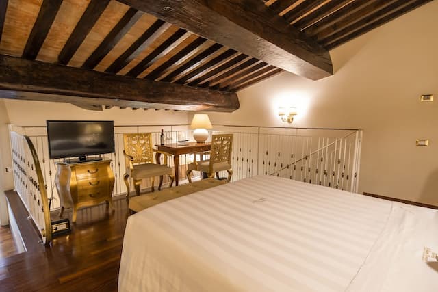 Golden Tower Hotel & Spa-Junior Room, 1 Double Bed with Sofa bed-3