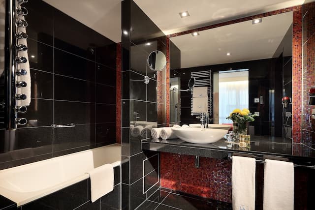 Eurostars Grand Central-Standard Double or Twin Room-6