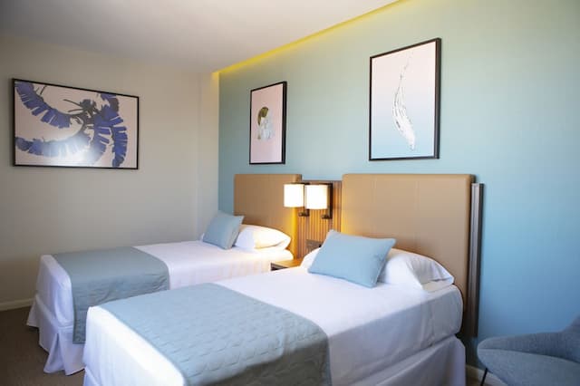 Hotel Riu Plaza España-Deluxe Room (Twin)-10