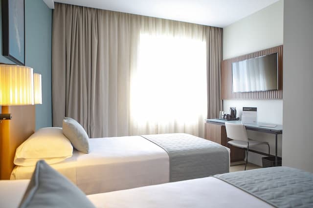 Hotel Riu Plaza España-Deluxe Room (Twin)-5