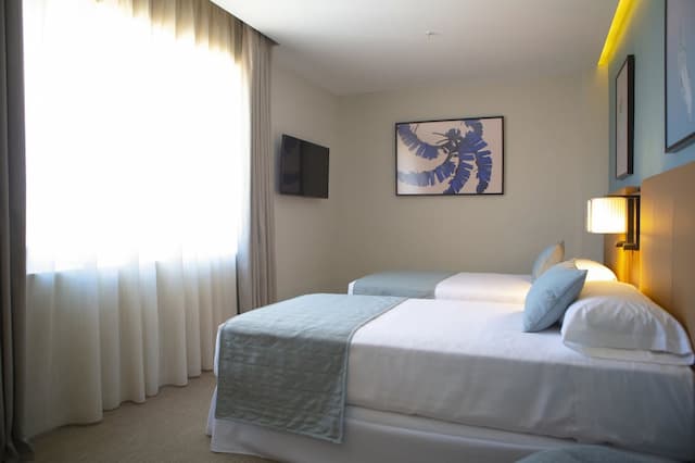 Hotel Riu Plaza España-Deluxe Room (Twin)-8