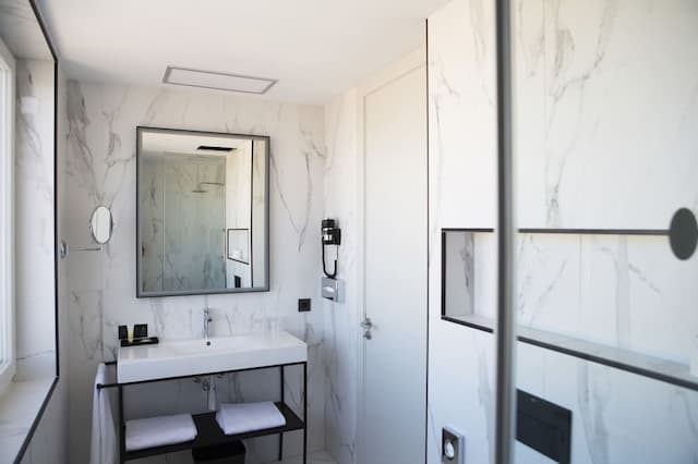 Hotel Riu Plaza España-Deluxe Room (Twin)-15