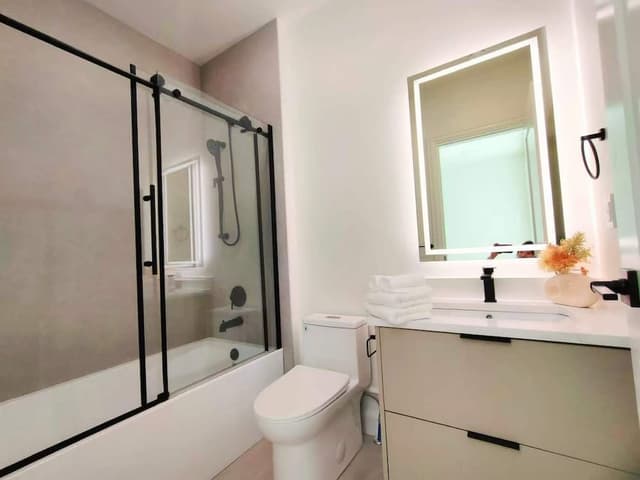 Beijing Vancouver Homestay-Elite Double Room, 1 Queen Bed-9