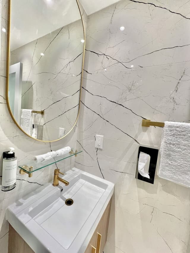 토론토 룸 앤드 스위트-Luxury Apartment, Multiple Beds, Non Smoking (Newly Renovated)-5