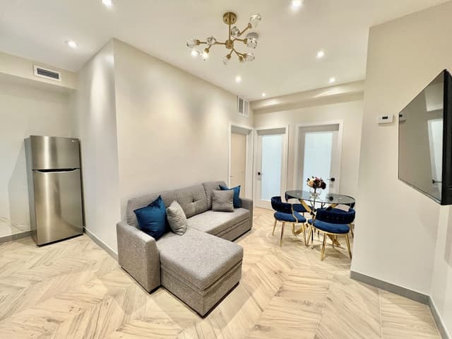 토론토 룸 앤드 스위트-Luxury Apartment, Multiple Beds, Non Smoking (Newly Renovated)-1