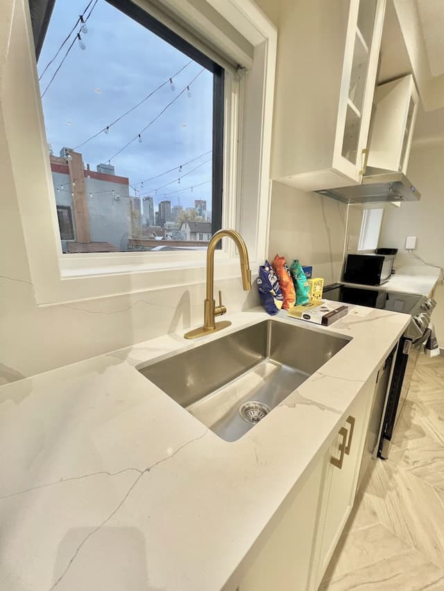 토론토 룸 앤드 스위트-Luxury Apartment, Multiple Beds, Non Smoking (Newly Renovated)-11