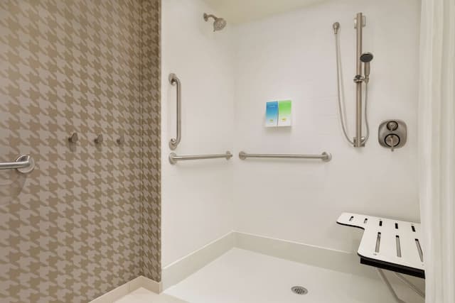 ホーム2 スイーツ バイ ヒルトン シカゴ リバー ノース-スタジオスイート キングベッド 1 台 バリアフリー (Roll-In Shower)-6