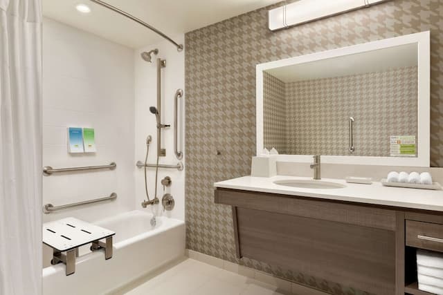 ホーム2 スイーツ バイ ヒルトン シカゴ リバー ノース-スタジオスイート クイーンベッド 1 台 バリアフリー 浴槽-9